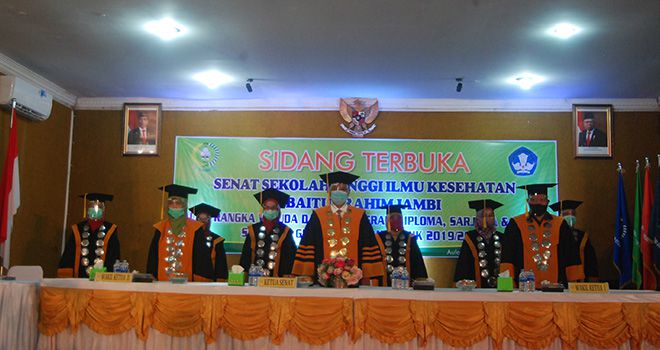 Pengurus senat STIKBA Jambi dalam sidang senat terbuka