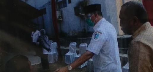 Walikota Jambi Sy Fasha yang merupakan bakal calon Gubernur Jambi ikut menjalani uji swab di RSUD Raden Mattaher Jambi, Rabu (2/9) pagi.