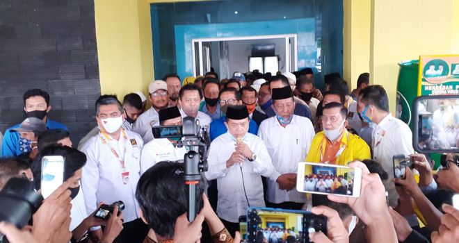 Adik HBA dan Mantan Ring Satu Zumi Zola Ikut Hantarkan Haris-Sani Mendaftar