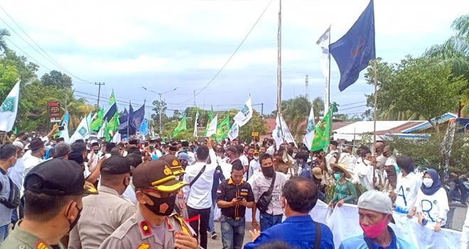 Ratusan Arak - Arakan Massa Dampingi Fadhil - Bakhtiar Daftar ke KPU