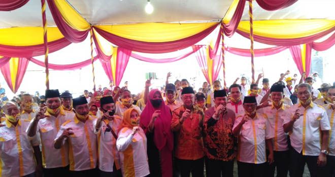 Pasangan CE-Ratu Kukuhkan Tim Pemenangan Publik di Kota Jambi