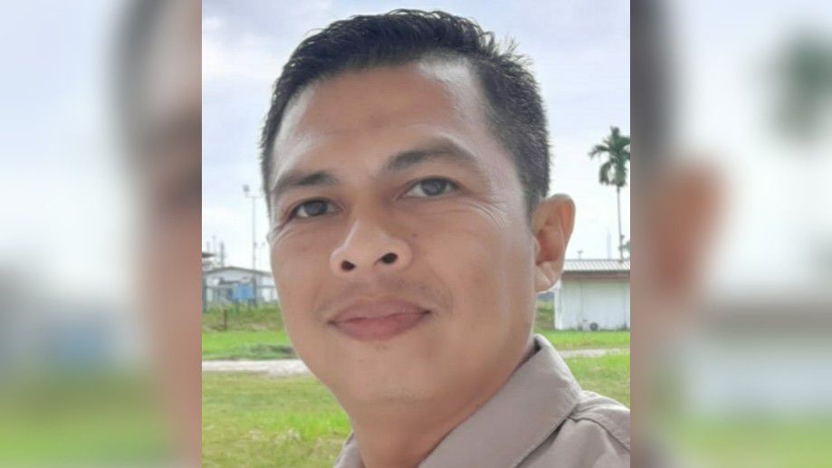 Jubir CE-Ratu, Desi Arianto.