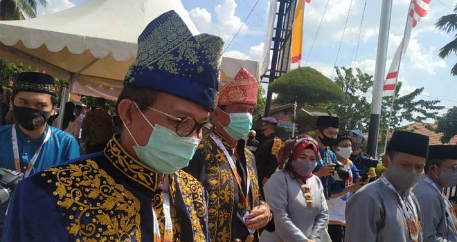 Kenakan Pakaian Adat, Pasangan FU-SN Ikuti Tahapan Pendaftaran Calon ke KPU