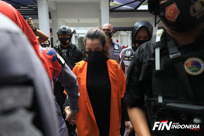 Penyanyi Reza Artamevia.