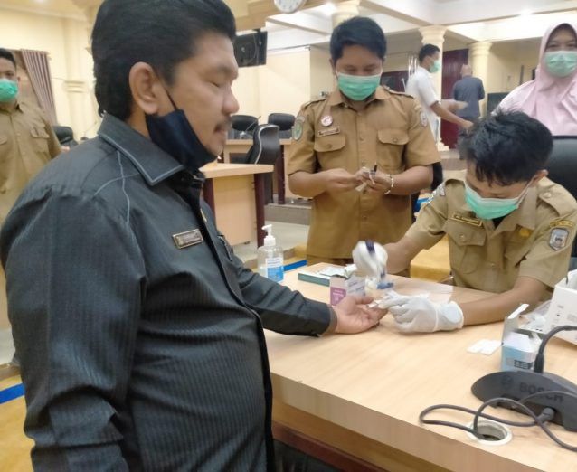 Sejumlah Anggota DPRD Sarolangun Dilakukan Rapid Test.
