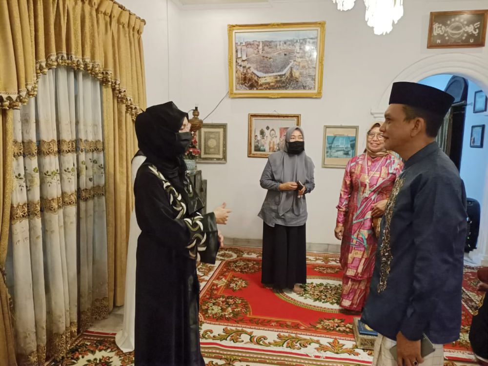 Ratu Munawaroh Hadiri Peringatan 40 Hari Ibunda Al Amin Nasution