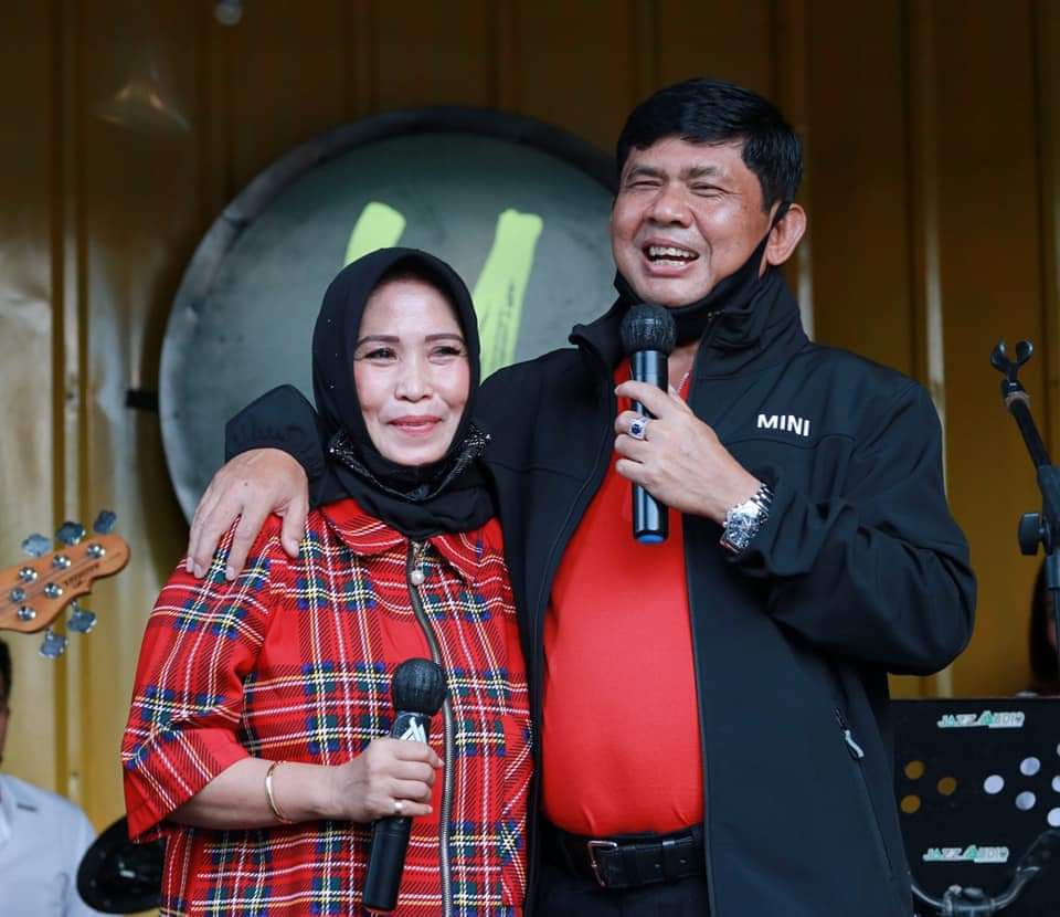 Syafril Nursal saat Perkenalkan Istrinya.