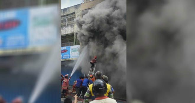 Si Jago Merah Mengamuk di Kota Jambi, Satu Ruko di Gang Siku Terbakar