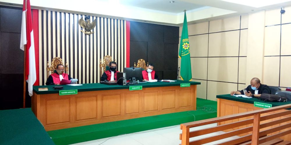 Sidang gratifikasi atau penerimaan hadiah yang menyeret nama Mantan plt kadis PUPR Provinsi Jambi Arfan kembali di gelar di pengadilan Tipikor Jambi, Kamis (17/9). Secara virtual