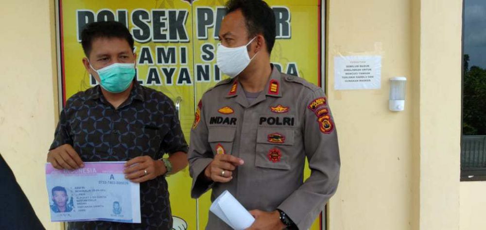 Kapolsek Pasar, AKP Indar Wahyudi saat menyampaikan bahwa telah memeriksa 8 saksi terkait kebakaran ruko yang menelan 1 korban jiwa