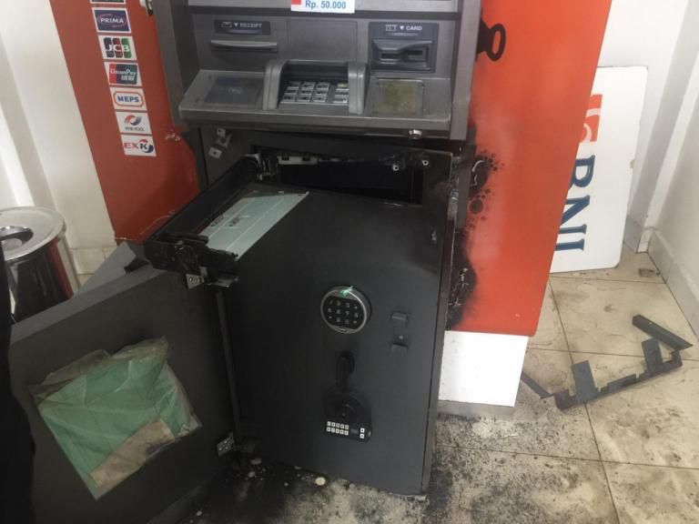 ATM BNI dibobol maling, menimbulkan kerugian sekitar Rp 196 juta