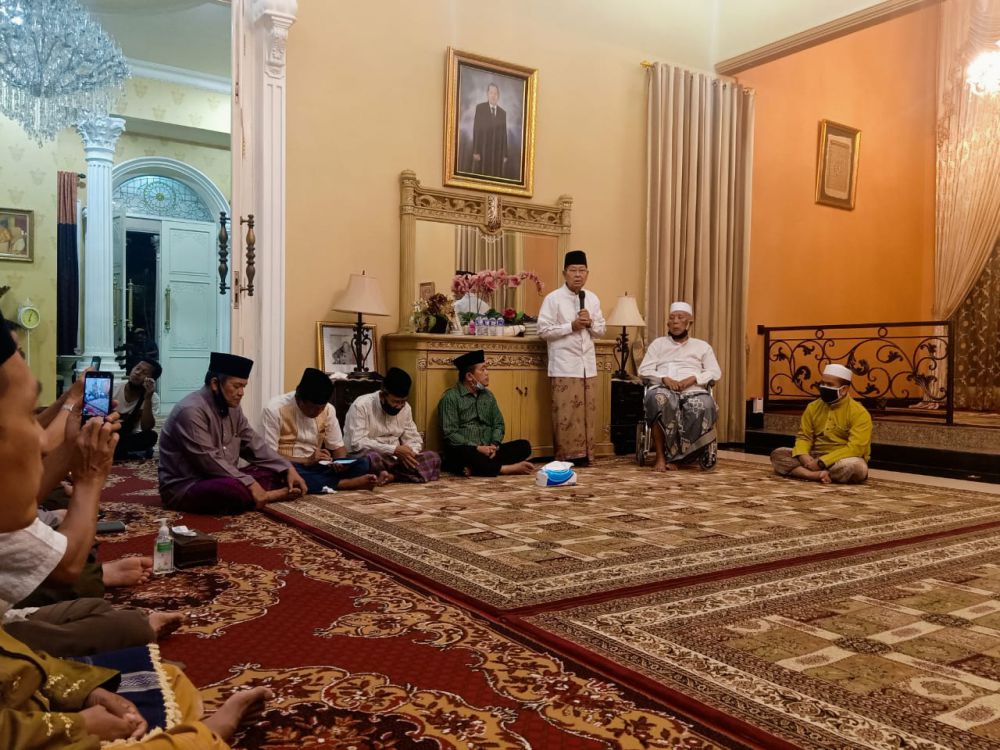 Kyai Sepuh Seberang Doakan Haris-Sani Jadi Gubernur

