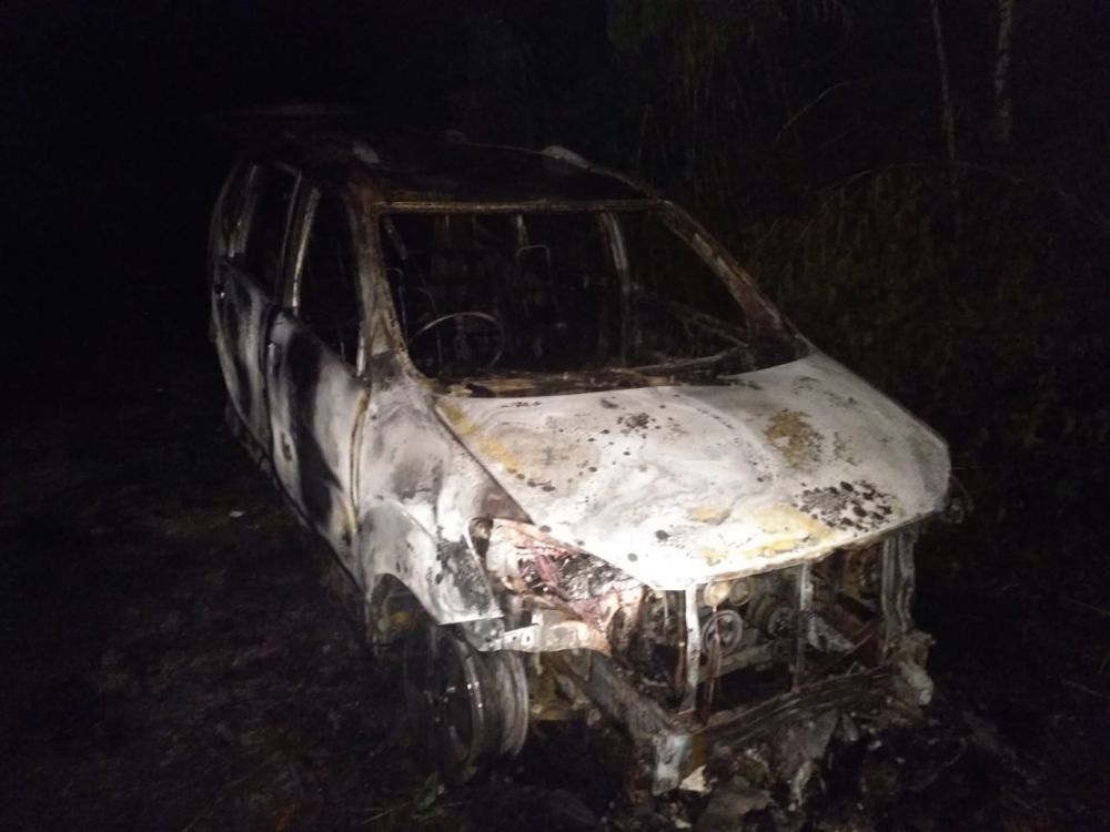 Sebuah Minibus Terbakar di Nes Muhajirin.