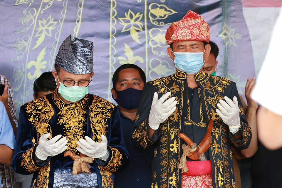 Pesan Baju Adat Fachrori-Syafril.