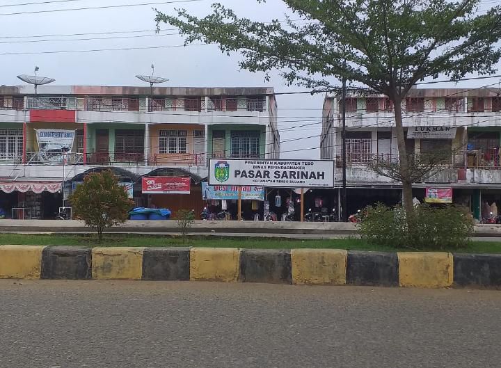 Pengunjung Pasar Sarinah Rimbo Bujang Mulai Menurun.