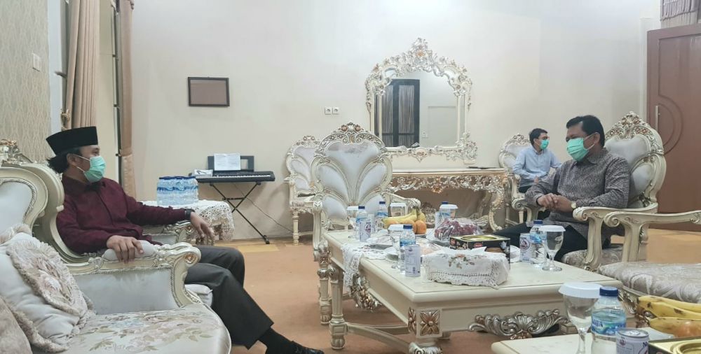 Pjs Gubernur Jambi Ardy Daud (Kanan) Menyambangi Ketua DPRD Edi Purwanto