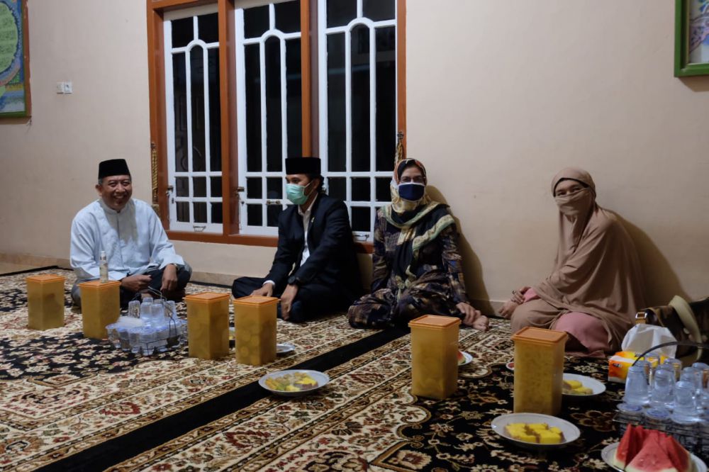 Ratu Munawaroh Sowan ke Kiai Rouhani Jamil Pemayung.