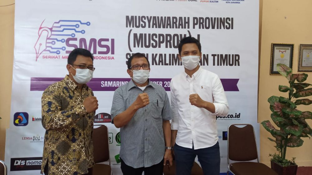Abdurrahman Amin (Kanan) bersama Ketua Dewan Pakar SMSI Hendry Ch Bangun (Tengah) dan Ketua PWI Kaltim, Endro S Efendi (kiri)