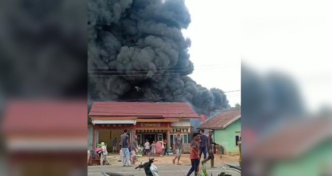 Tempat Penyimpan Minyak Mentah di Mersam Ludes Terbakar.