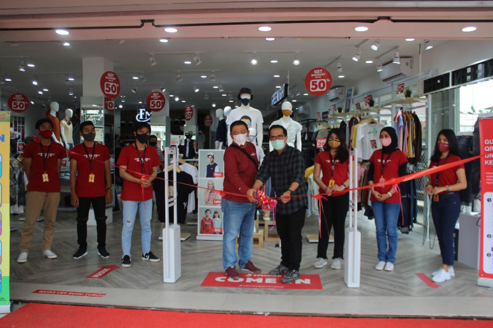 3Second Family Store kini hadir di Jambi. Hal ini terlihat dari acara Grand Opening 3Second Family Store dibuka oleh GM 3Second, Hendri Sase Kamis (22/10).