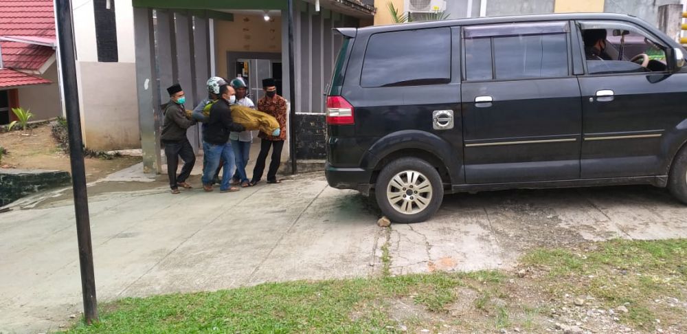 Jenazah Reaktif Covid19 Asal Kerinci Dibawa Pulang Paksa Keluarga.