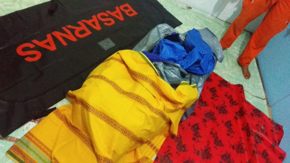 Nur, korban tenggelam yang hilang sejak Jumat (23/10/20) sore, telah ditemukan oleh warga dan Basarnas sekitar pukul 21.39 WIB Sabtu (24/10/20) malam dalam kondisi meninggal dunia.