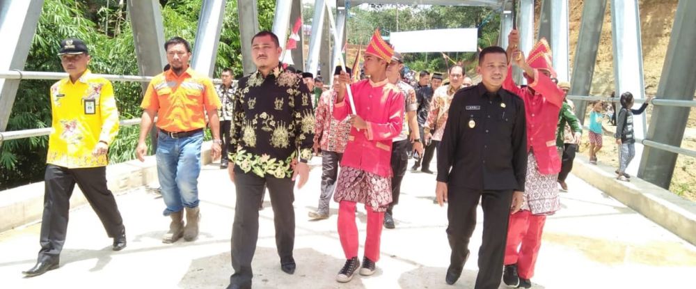 Bangun Jembatan di Jalur Ekonomi, Warga Berterima Kasih ke HAMAS-APRI.