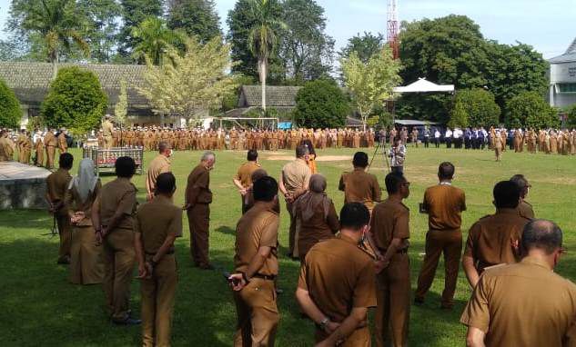 Wako Fasha saat menjadi pembina upacara Senin (2/10) di Pemkot Jambi.