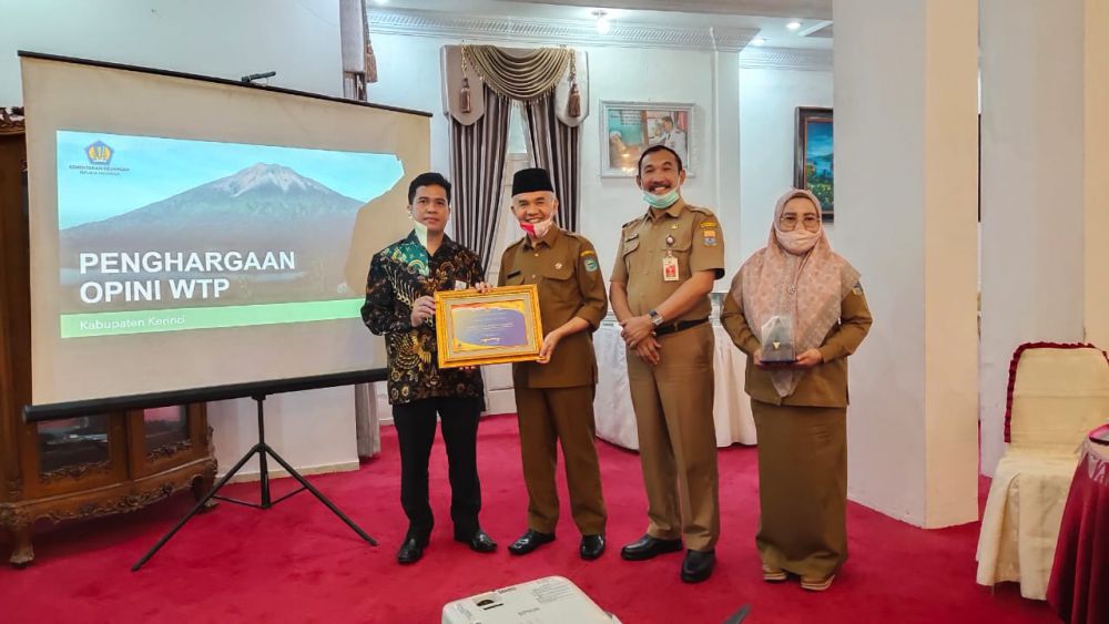 Raih WTP Enam Kali Berturut-turut, Pemkab Kerinci Terima Penghargaan Plakat dari BPK RI