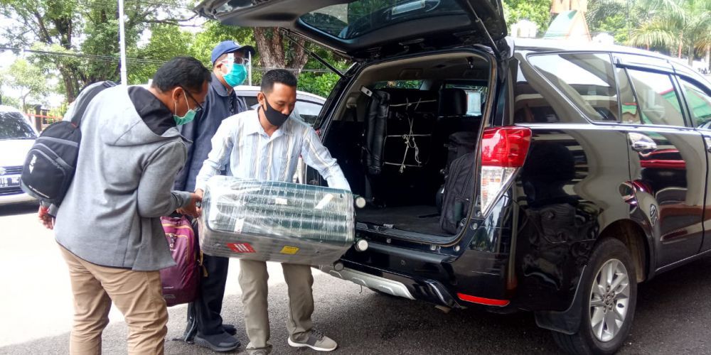 JPU dari Komisi Pemberantasan Korupsi (KPK) melimpahkan berkas perkara suap uang ketok palu RAPBD Jambi 2017-2018 dengan tiga tersangka Cornelis Buston, Ar Syahbandar dan Chumaidi Zaidi kemarin (3/10). Persidangan akan segera digelar

 