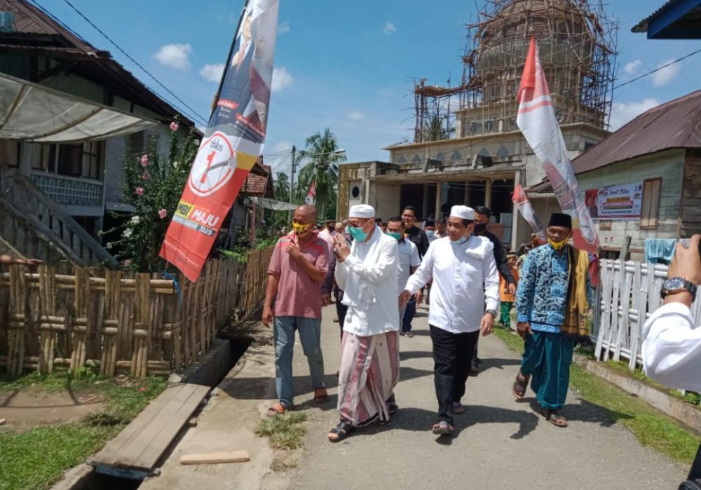 Cagub Jambi Cek Endra saat bersilaturahmi bersama Warga Desa Lubuk Niur, Kecamatan Tanah Tumbuh, Kabupaten Bungo.