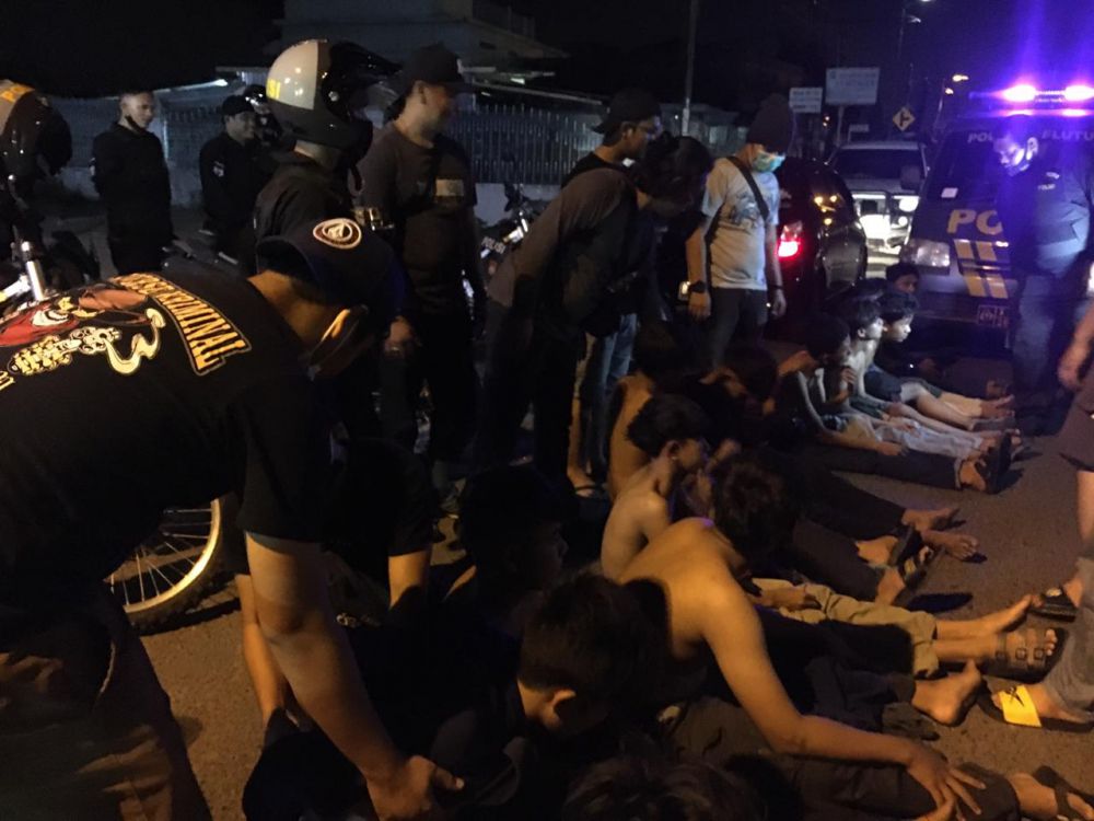 Sebanyak 12 anggota geng motor yang diduga akan menyerang warga diamankan oleh Tim Gabungan dari Resmob Polda Jambi