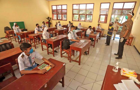 SMK diperbolehkan melakukan pembelajaran tatap muka untuk mata pelajaran produktif.