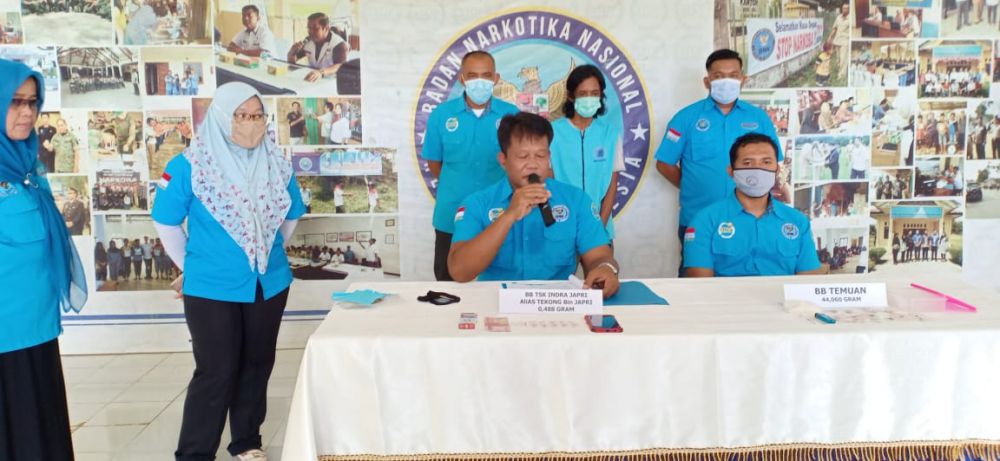 BNNK saat menggelar konferensi pers terkait penangkapan diduga pengedar narkotika jenis sabu di Tanjabtim.