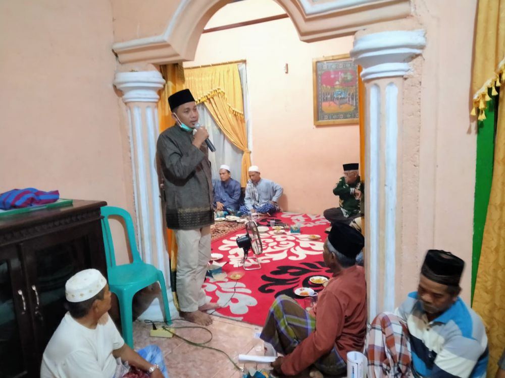 Apri ketika menyampaikan sambutan saat bertemu warga Tenam, Kecamatan Tanah Sepenggal beberapa hari lalu.