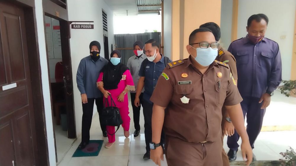 Kejaksaan Negeri Batanghari Tahan Tersangka Kasus Asuransi Usaha Tani Padi.