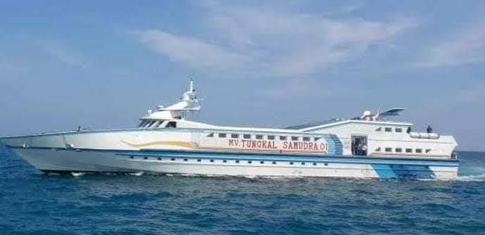 Kapal Tungkal Samudra.