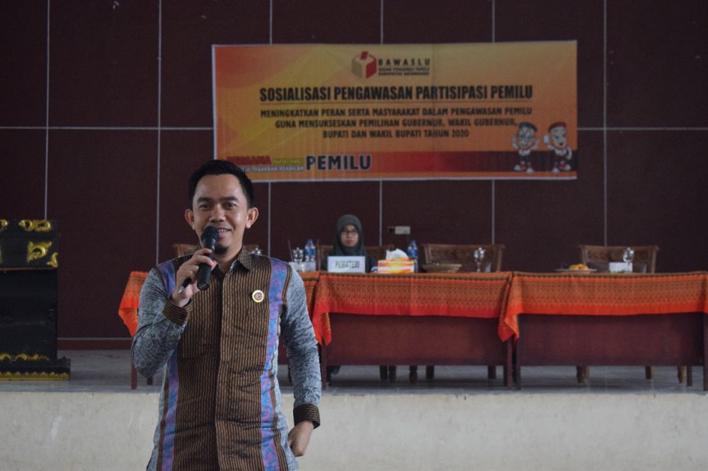 Iskandar,SE Divisi Pengawasan Bawaslu Batanghari 