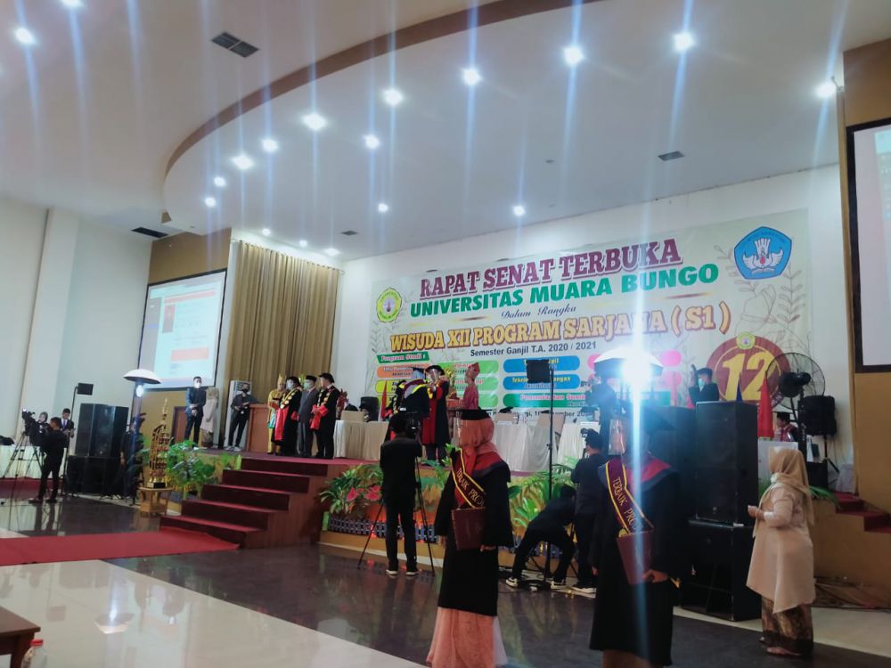 Wisuda ke XII Universitas Muara Bungo Berlangsung Sukses.