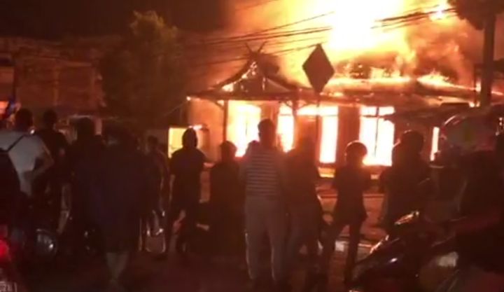 Kebakaran Hotel Marisa di Tugu Juang.