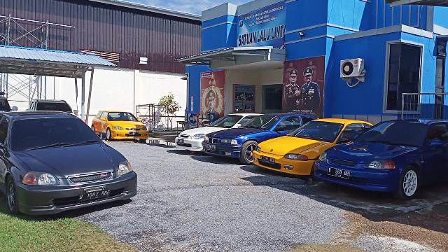 Enam Mobil Asal Batam Ditilang.