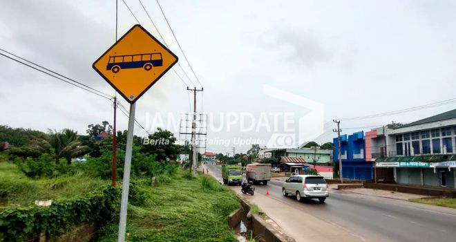 Jalan depan UIN STS Kini Sudah Normal.