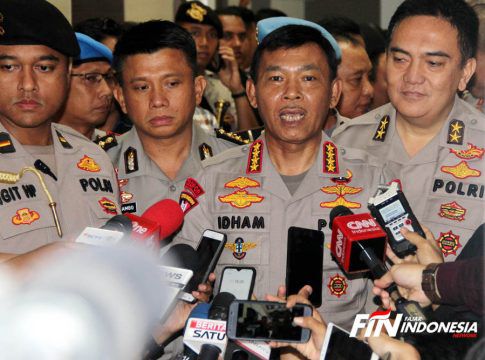 Kapolri Idham azis memberikan keterangan. 