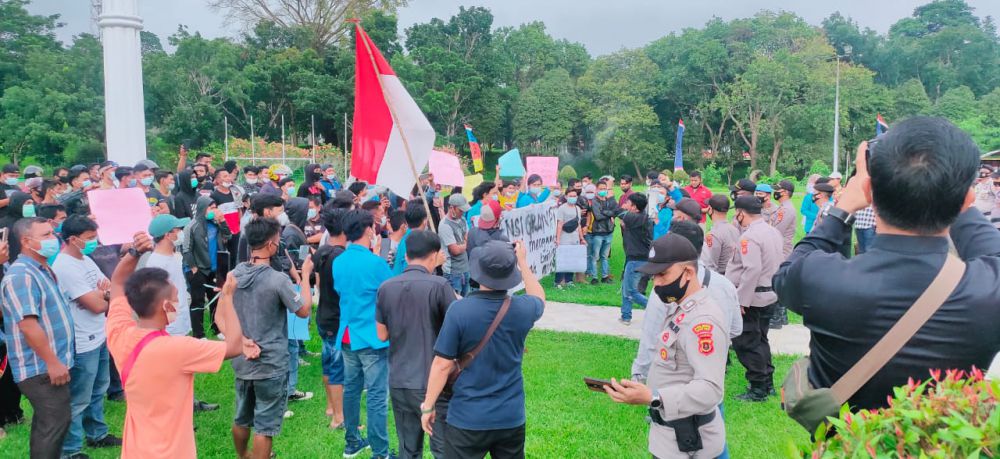 Perkumpulan Pemuda Geruduk Kantor Bupati Tanjabtim.