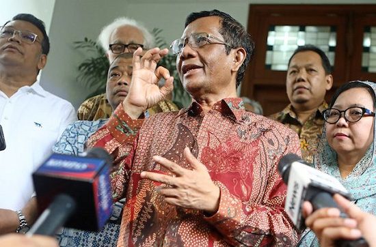 Menteri Kordinator Bidang Politik Hukum dan Keamanan (Menko Polhukam) Mahfud MD-- jawa pos