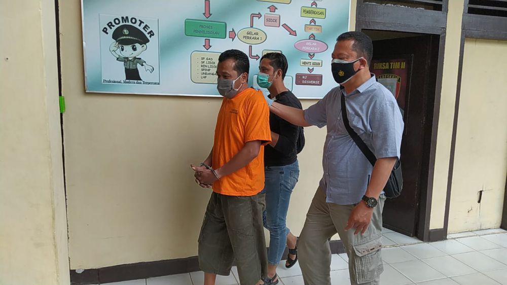 Karena cemburu Hendra Kasuma nekat melakukan penganiayaan terhadap Erik Saputra, sehingga ia harus berurusan dengan polisi.