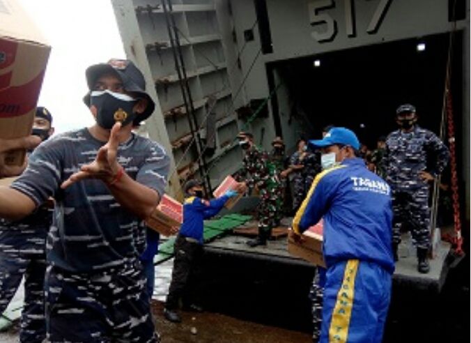 Sejumlah bantuan untuk korban gempa di Sulawesi Barat (Sulbar) mulai didistribusikan hari ini, Jumat (15/1/2021).