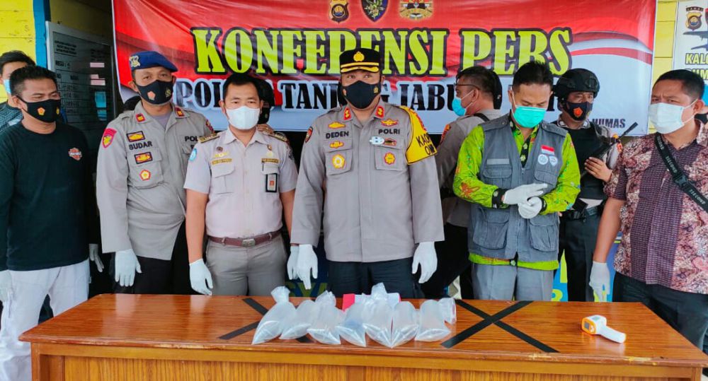 Konferensi Pers Jumat (22/1) siang .