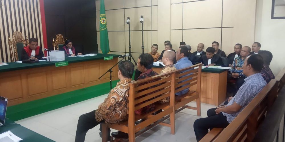 mantan pimpinan dewan saat menjalani sidang beberawa waktu lalu. Hari ini ketiganya dijadwalkan akan dituntut oleh JPU di Pengadilan Tipikor Jambi.