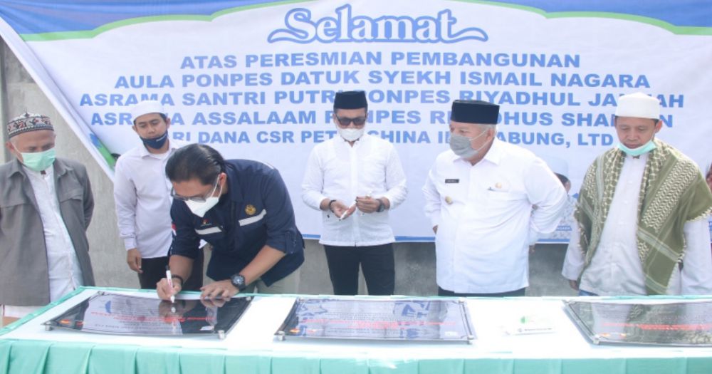 SKK Migas – PetroChina Jabung Serahkan Bantuan untuk Pondok Pesantren 
di Tanjung Jabung Barat.